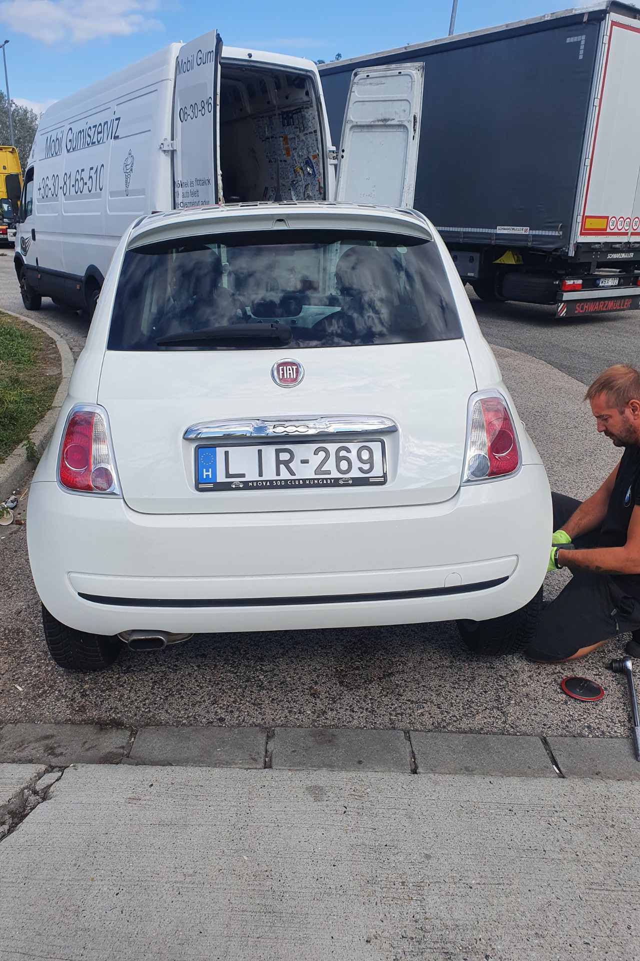 Mobilgumis szerelő